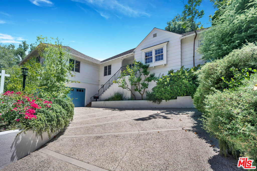 This home is bright, open, spacious, has beautiful hardwood floors, LED lights, and an airy, modern floor plan. The generously sized living room seamlessly opens onto the private, terraced backyard. Entertain in the versatile, sky-lit lounge with wet bar or retreat to the serenity of the library. Below the main level is a pristine bonus room with stylish epoxy floors. Perfect for a home gym. Prime location amidst Holmby Hills, Century City, Beverly Hills, and the Los Angeles Country Club.