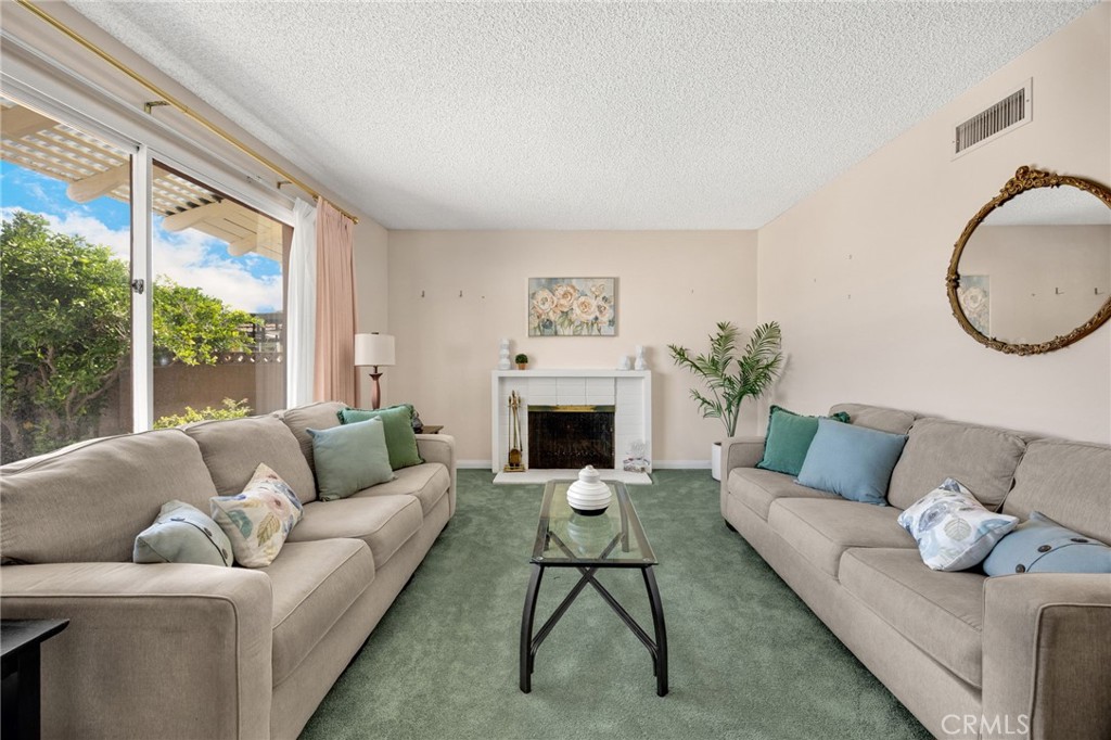 15816 Golden Lantern Ln