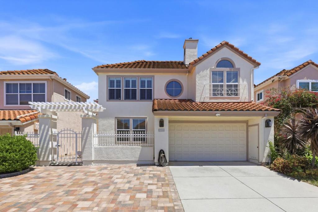 3044 Calle De Las Flores