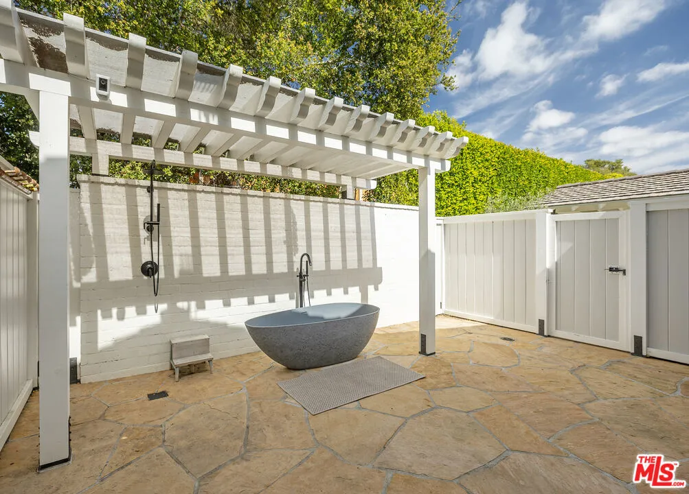 Santa Barbara, California 93108, United States, 4 Bedrooms Bedrooms, ,4 BathroomsBathrooms,Residential,Active,191498