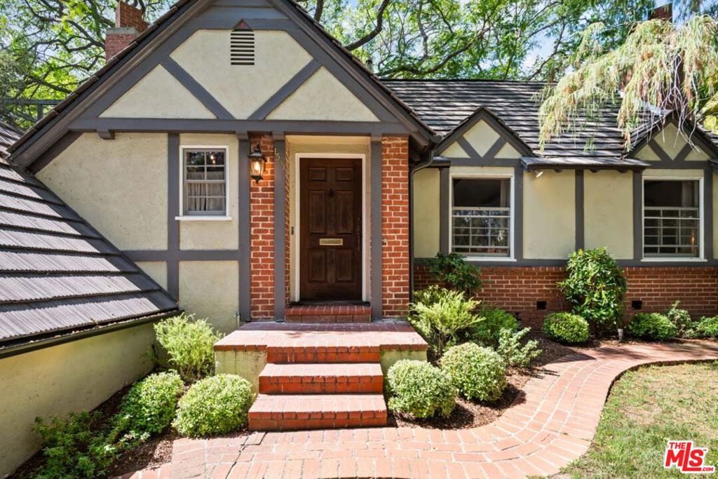 Photo of 1501 Thayer Avenue, Los Angeles, CA 90024 (MLS # 25591519)