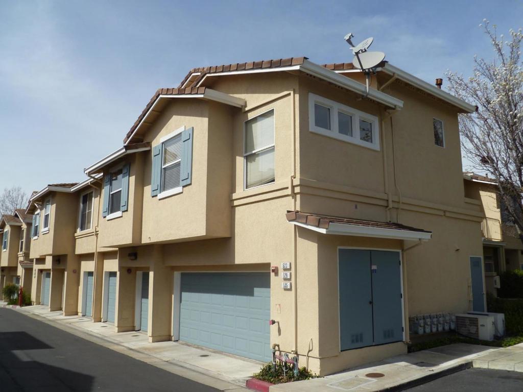 Very clean, very stylish 1 bedroom, 1.5 bath with a REAL tandem garage, washer/dryer, gas fireplace, extra storage and much more ! Hardwood floors on main floor in living area, carpeted bedroom, nice patio off living room ! Forced air heat and air conditioning ! Community pool !