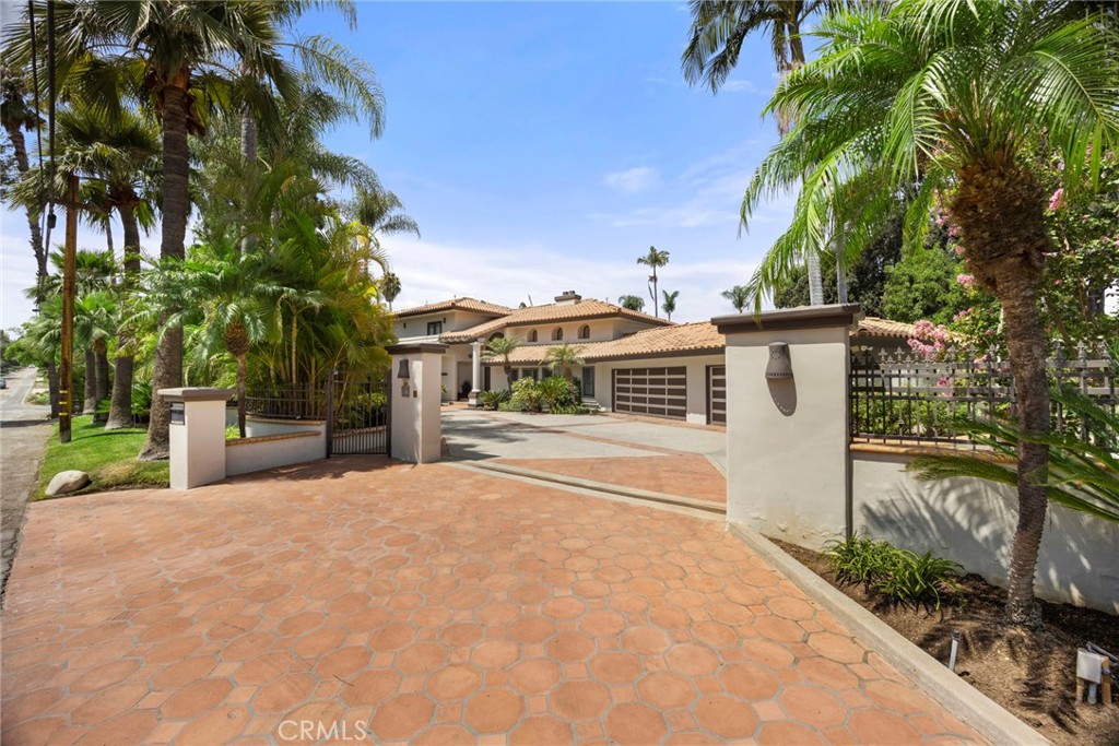 417 W Las Palmas Drive