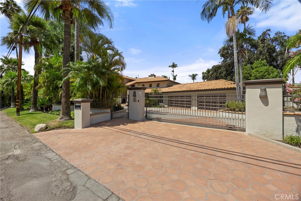 417 W Las Palmas Drive