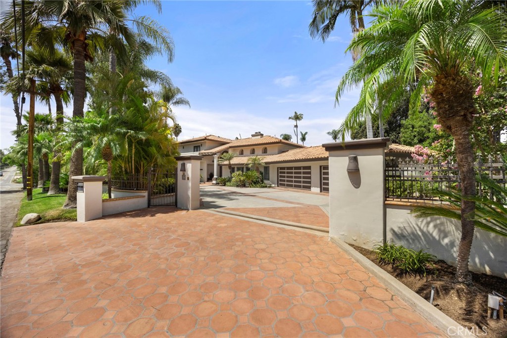 417 W Las Palmas Drive