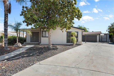 Photo of 43353 Hillson CIR, Hemet, CA 92544 (MLS # SW26214775)