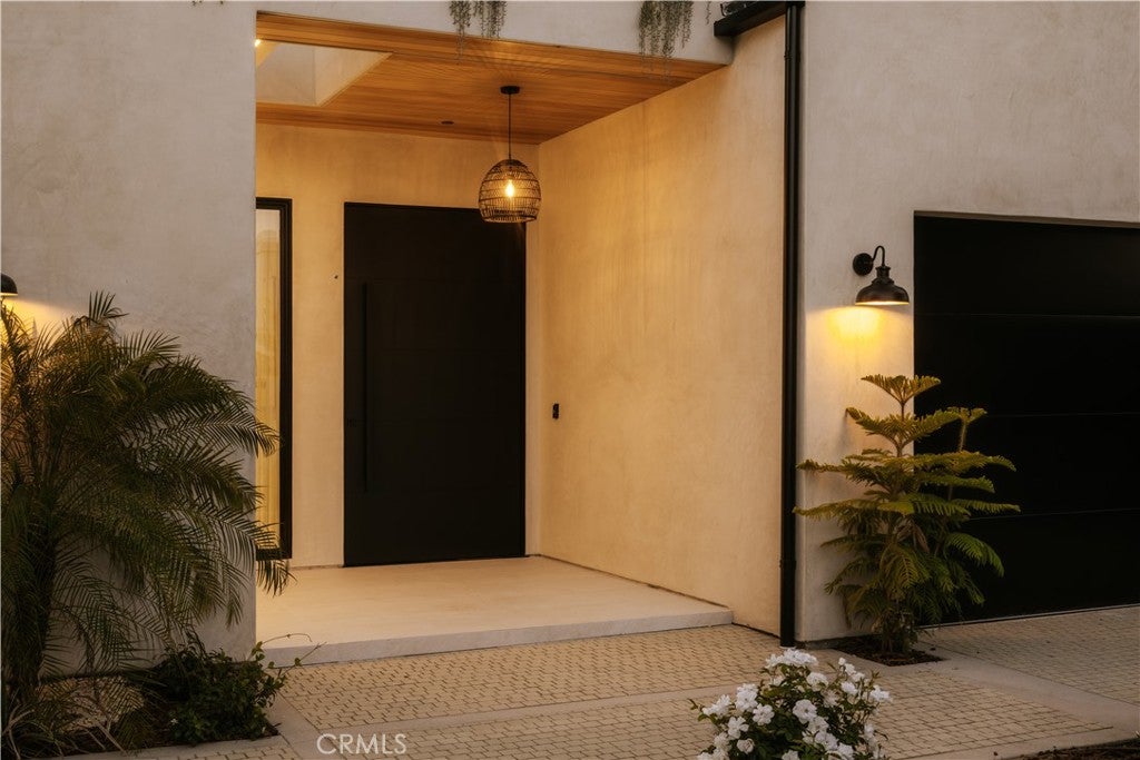 Photo of 14755 Hesby Street, Sherman Oaks, CA 91403 (MLS # SR26208166)