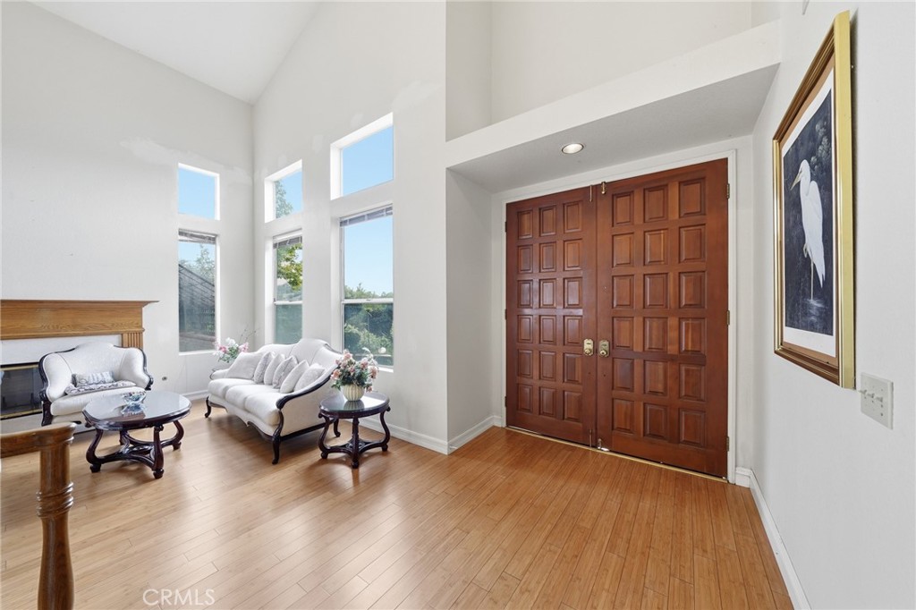 3180 E Hillside