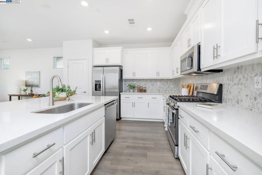 Photo of 30 Cypress Ct, Pittsburg, CA 94565 (MLS # 41113772)