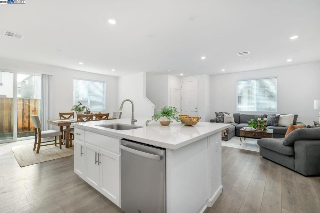 Photo of 30 Cypress Ct, Pittsburg, CA 94565 (MLS # 41113772)