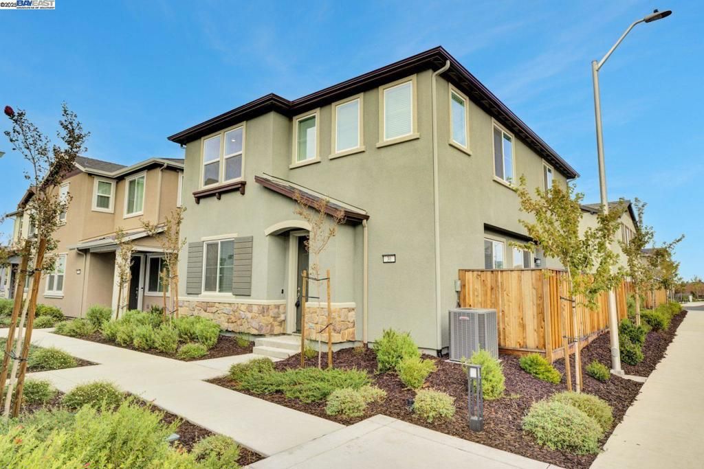 Photo of 30 Cypress Ct, Pittsburg, CA 94565 (MLS # 41113772)