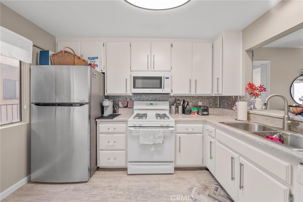 1140 Pacific Avenue 10