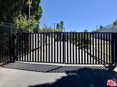 Photo of 15434 Mulholland Drive, Los Angeles, CA 90077 (MLS # 26986769)