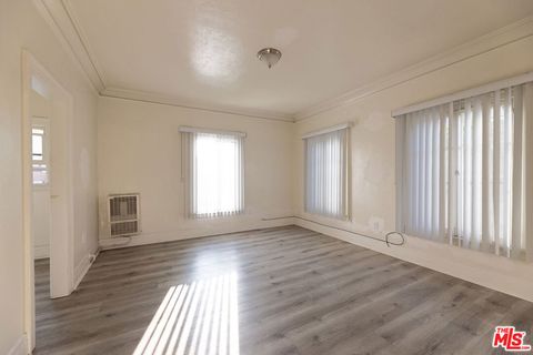 Photo of 946 S Burlington Avenue #201, Los Angeles, CA 90006 (MLS # 25625123)