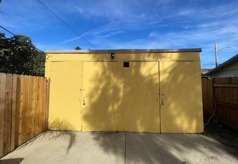 Tiny photo for 121 E Warner St St, Ventura, CA 93001 (MLS # NDP2600298)