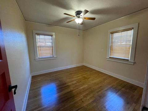 Tiny photo for 121 E Warner St St, Ventura, CA 93001 (MLS # NDP2600298)