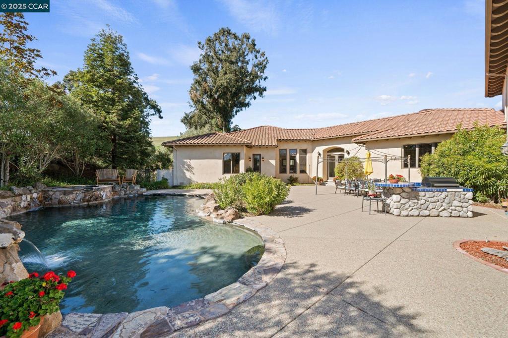 RUBY HILL VINEYA - Residential