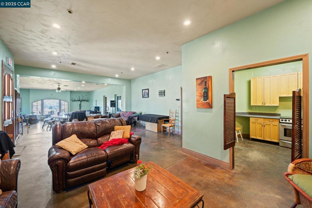 RUBY HILL VINEYA - Residential