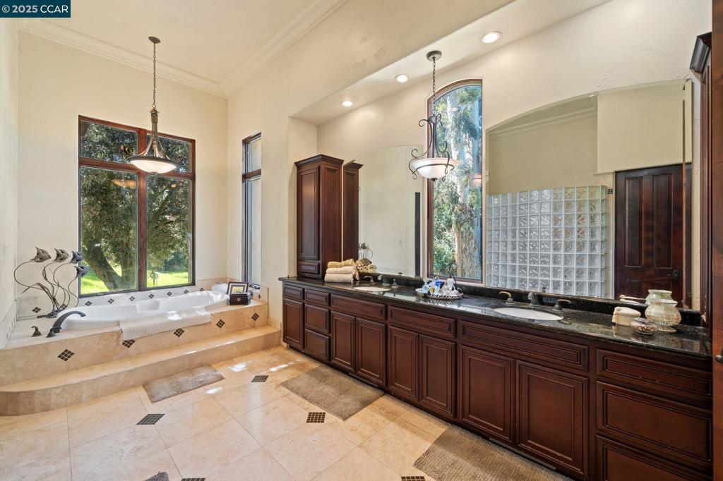 RUBY HILL VINEYA - Residential