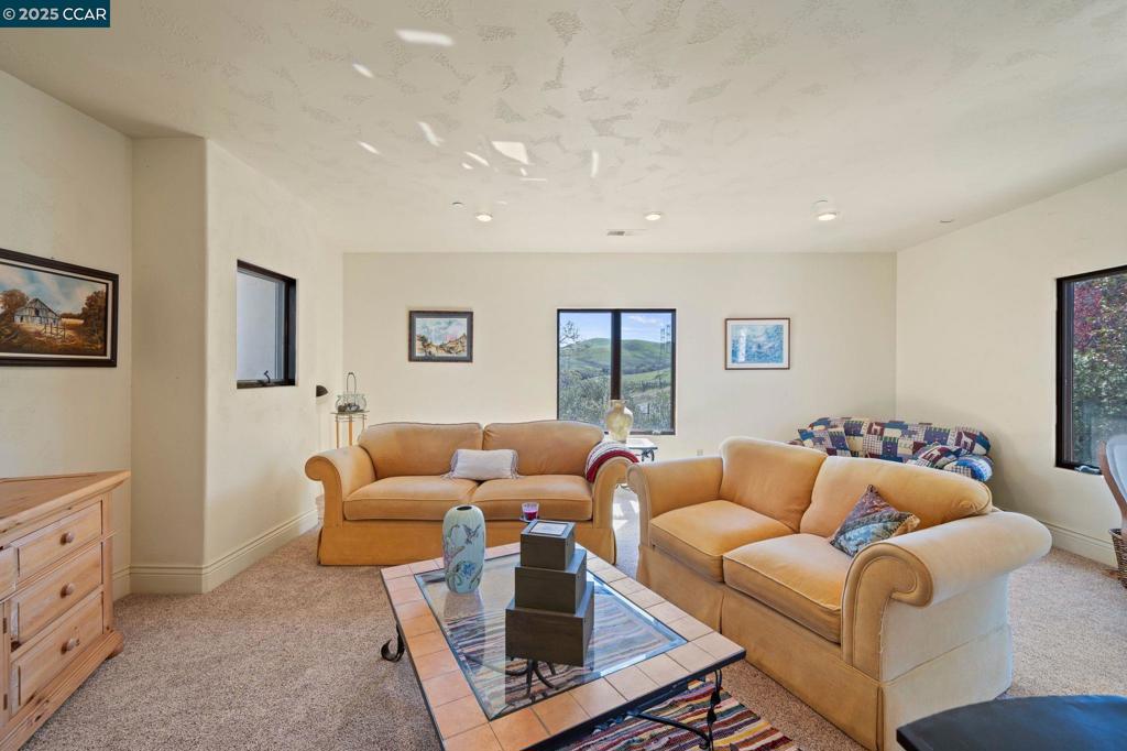 RUBY HILL VINEYA - Residential