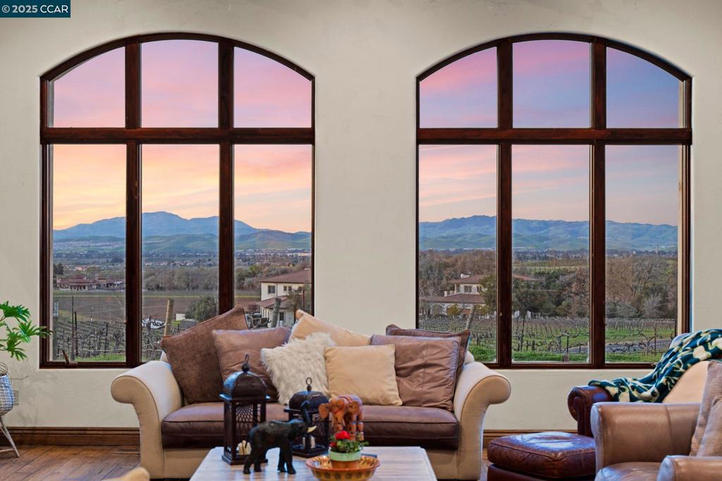 RUBY HILL VINEYA - Residential