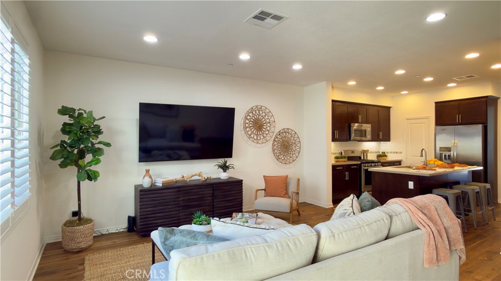 5550 Strand 105