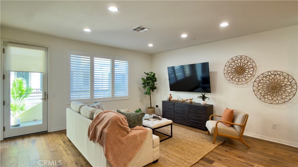 5550 Strand 105
