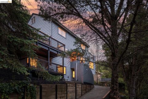 Photo of 6975 Charing Cross Rd Rd, Berkeley, CA 94705 (MLS # 41130048)