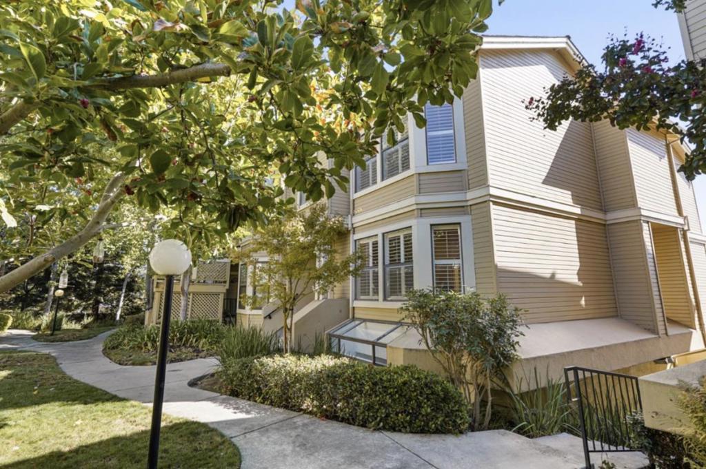 951 La Mesa Terrace A