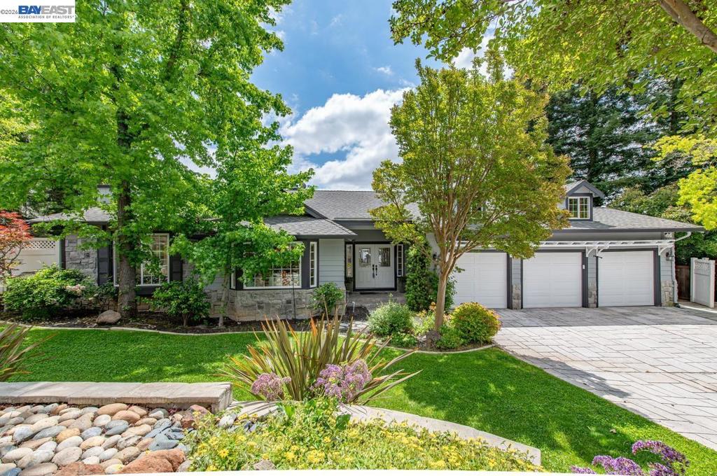 215 Arthur Ct