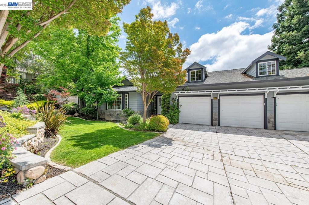 215 Arthur Ct