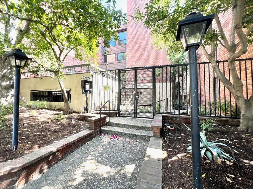 Single-level, 1st floor 2 bedrooms, 2.5 baths spacious Condo at the prestigious 700 S Lake Ave. This well maintained complex is of close proximity to shops, restaurants on S Lake Ave and Caltech. Unit features double door entry, updated kitchen and bathrooms, wood, tiles and travertine flooring, recess lighting, plantation shutters and many more. The master suite has its own walk-in closet and dual sinks. Central air/heat, community pool and spa, gated subterranean 2 cars (tandem) parking with storage unit. There is a Den/office with wet bar, it could be a 3rd bedroom if needed. A great unit in a desirable location is truly the one you should not miss.