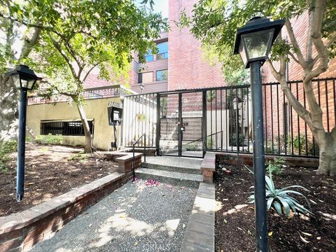 Photo of 700 S Lake Avenue #111, Pasadena, CA 91106 (MLS # WS25239514) Photo of 700 S Lake Avenue #111, Pasadena, CA 91106 (MLS # WS25239514)