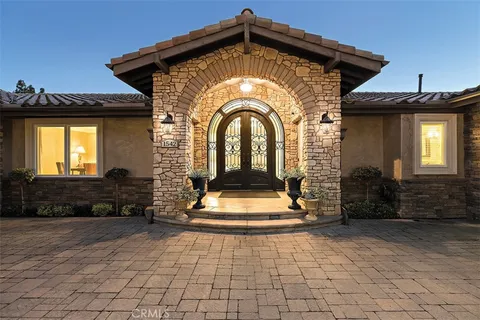 1542 La Loma Dr, North Tustin, CA 92705 - MLS#: NP25266842
