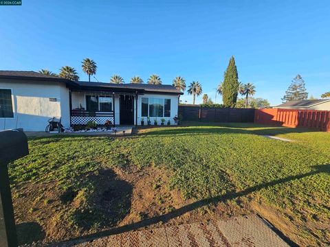 Photo of 1600 Michigan St St, Fairfield, CA 94533 (MLS # 41128536)