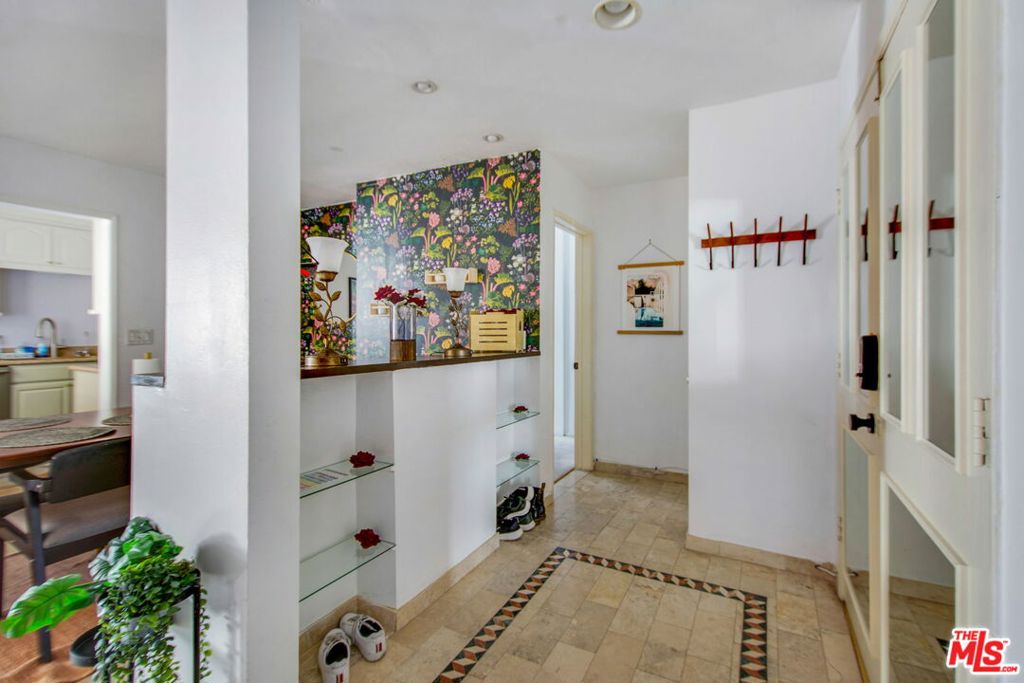 5651 Sumner Way 209, Culver City CA 90230