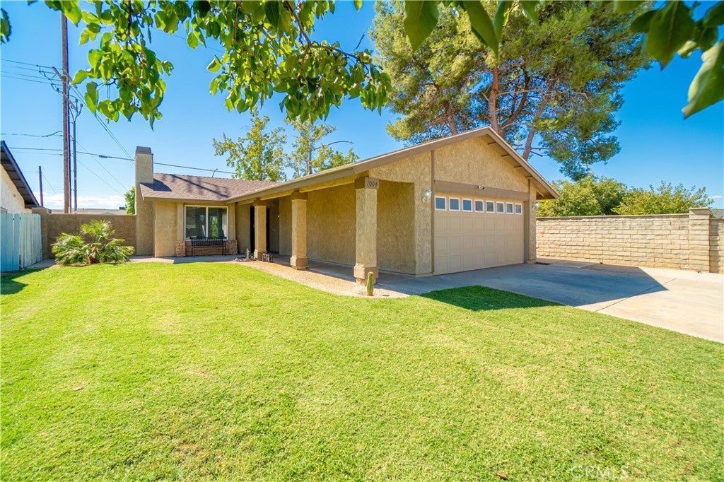 Photo of 1004 Lightcap ST, Lancaster, CA 93535 (MLS # DW26219309)
