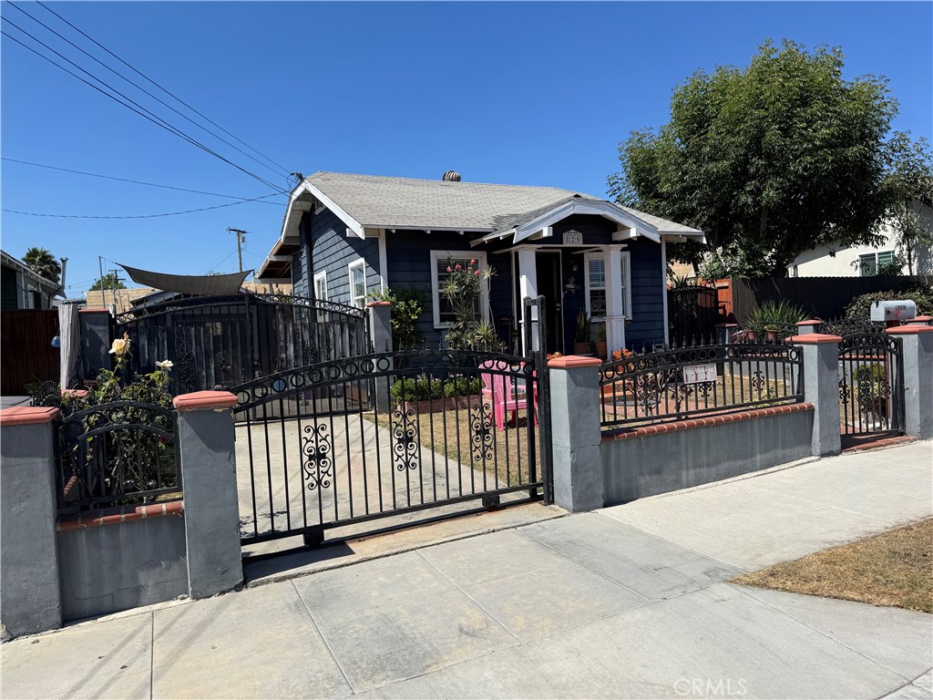 825 E Eagle Street