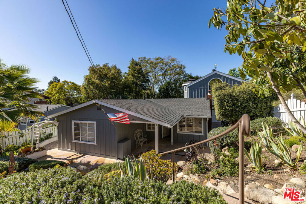 2923 La Combadura Road