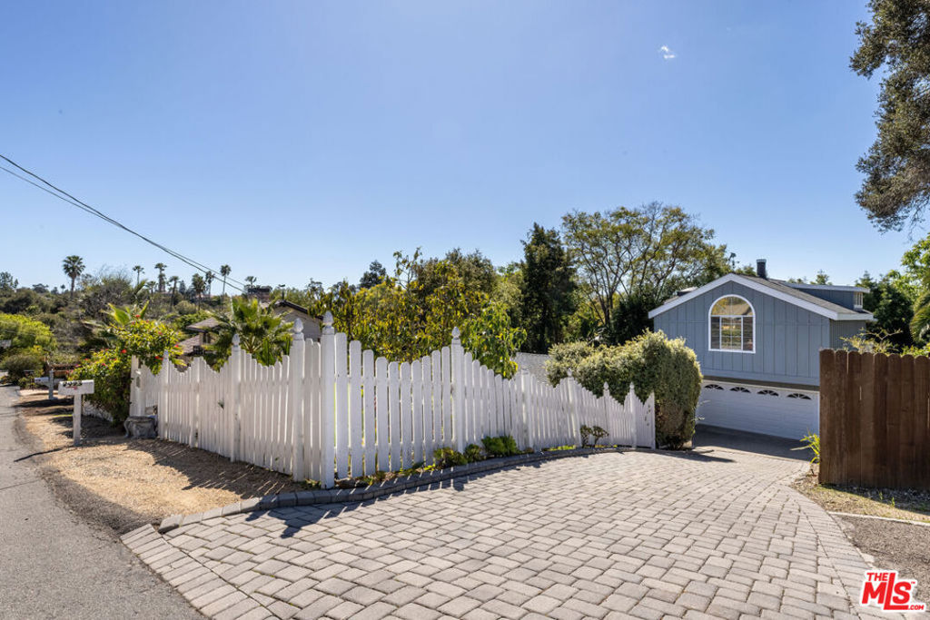 2923 La Combadura Road