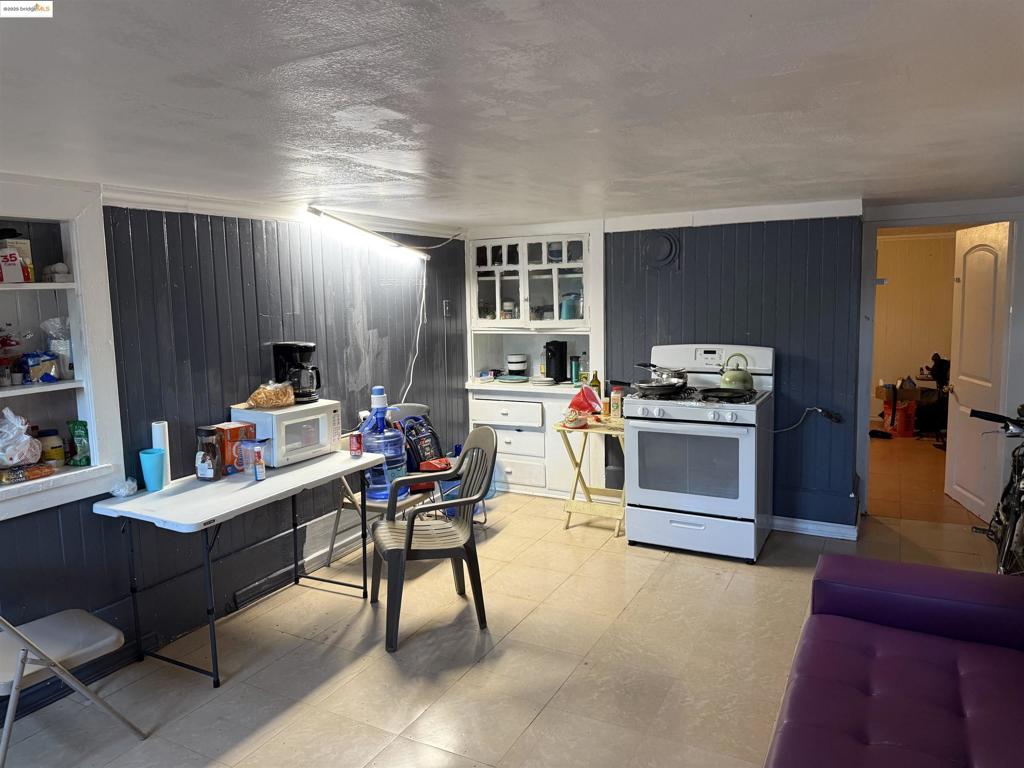 EAST END - Residential Income