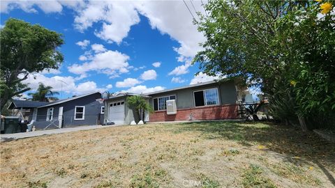Photo of 623 S Mistletoe Avenue, San Jacinto, CA 92583 (MLS # SR26076191)