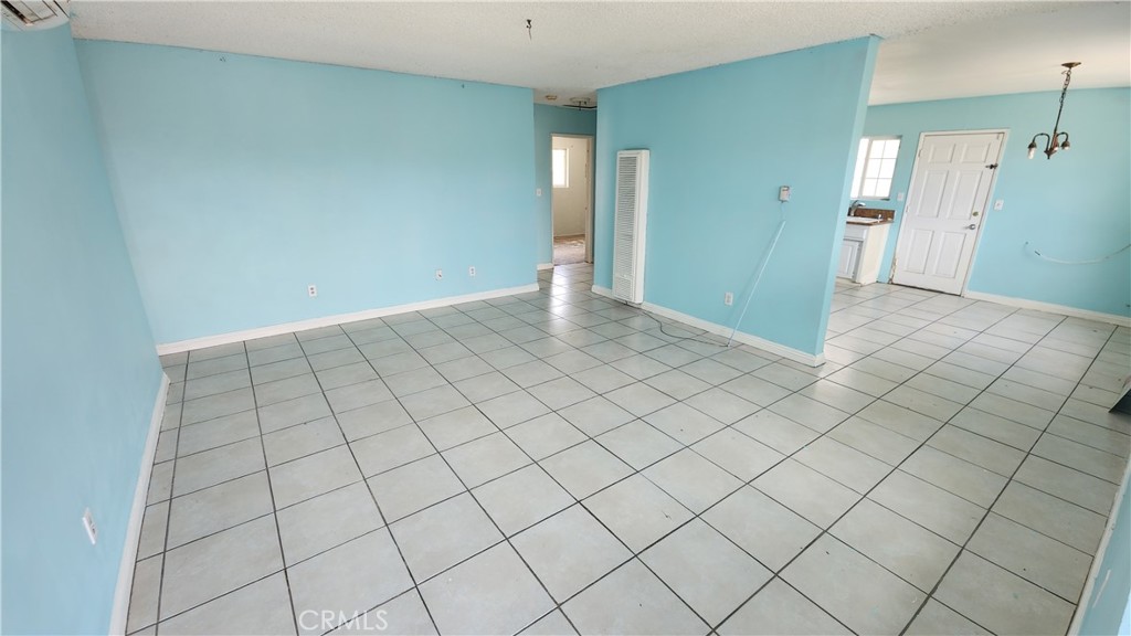 623 S Mistletoe Avenue