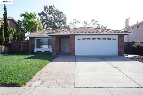 Photo of 5064 Anaheim Loop, Union City, CA 94587 (MLS # 41129152)