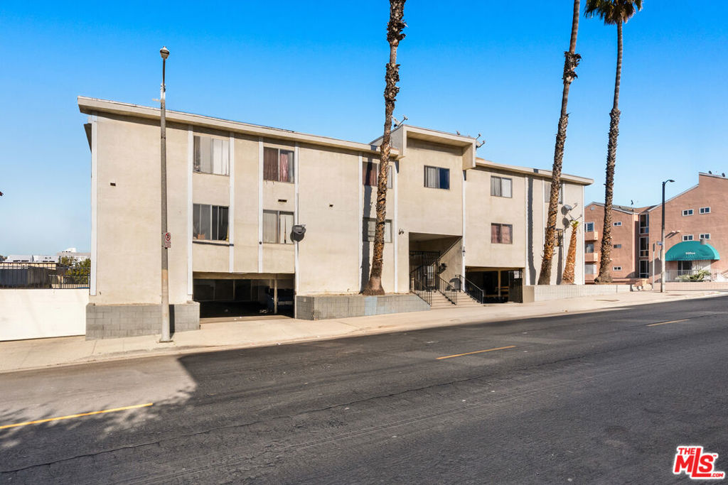 3555 San Marino Street