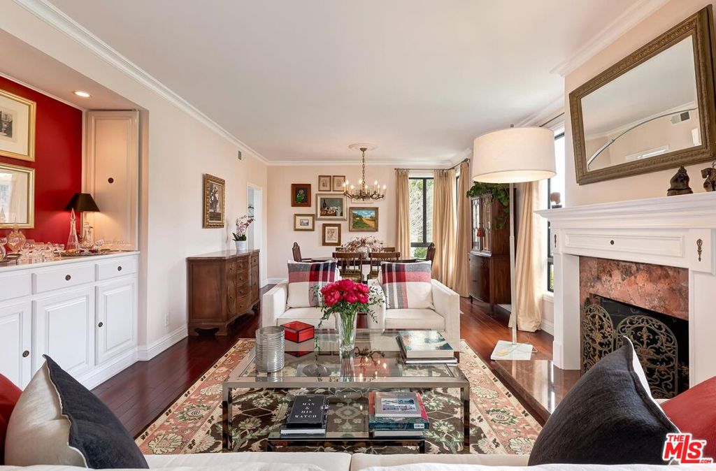 1220 Roxbury Drive 204