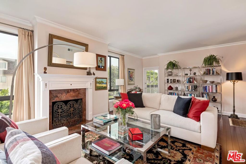 1220 Roxbury Drive 204