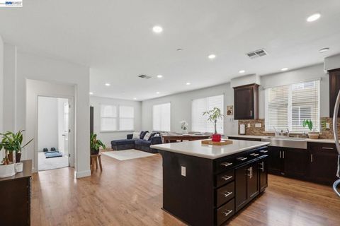 Photo of 5659 DAYLILY ST St, Newark, CA 94560 (MLS # 41129638)