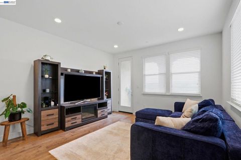 Photo of 5659 DAYLILY St, Newark, CA 94560 (MLS # 41129638)