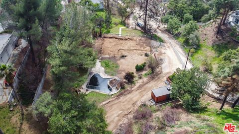 Photo of 1611 Woodglen Lane, Altadena, CA 91001 (MLS # 25565757) Photo of 1611 Woodglen Lane, Altadena, CA 91001 (MLS # 25565757)